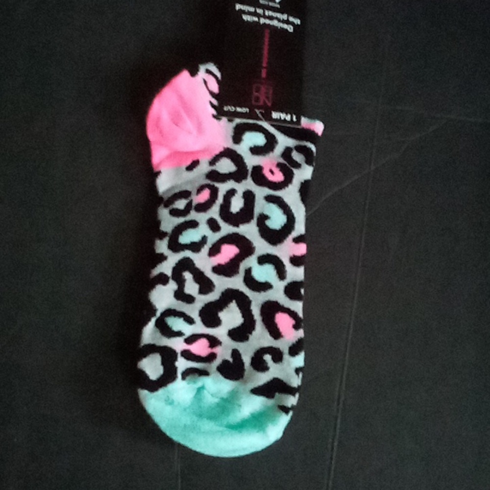No Boundaries low cut socks